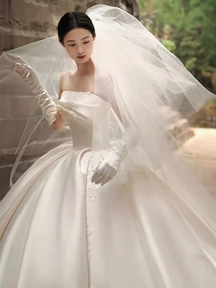 Vintage Ball Gown Strapless Sleeveless Lace Wedding Dress