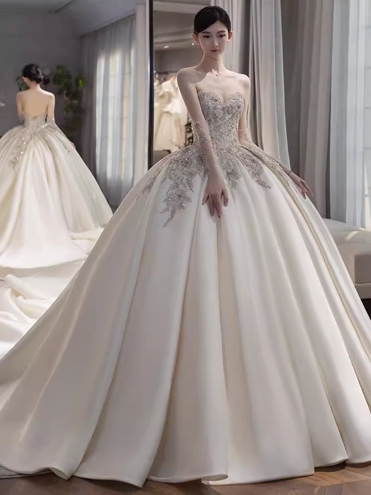 Vintage Ball Gown Strapless Neckline Lace Wedding Dress