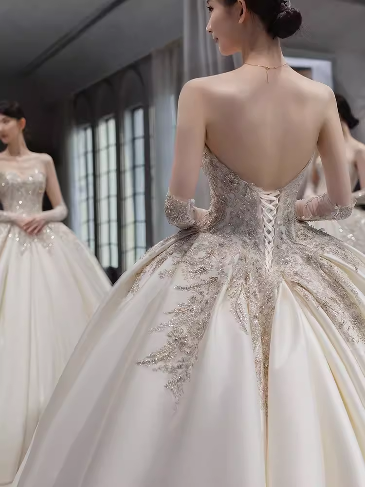 Vintage Ball Gown Strapless Neckline Lace Wedding Dress