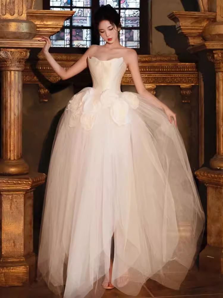 Cute Ball Gown Strapless Neckline Tulle Wedding Dress