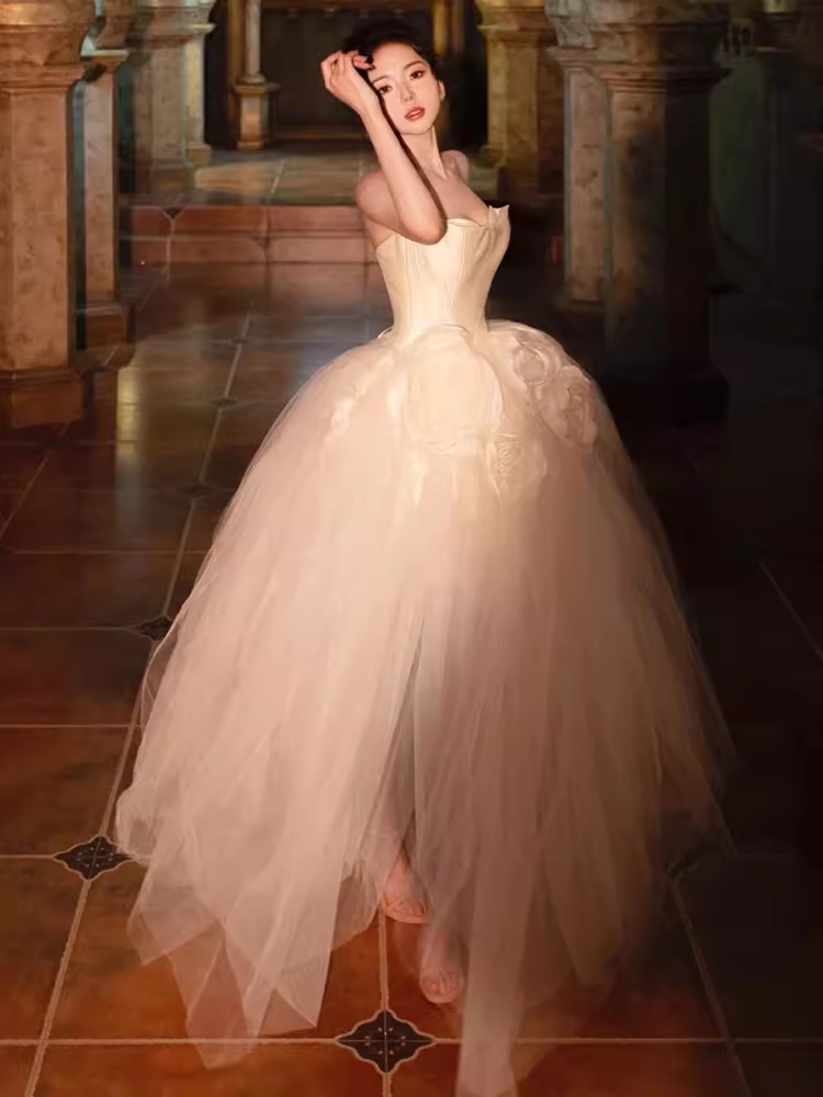Cute Ball Gown Strapless Neckline Tulle Wedding Dress