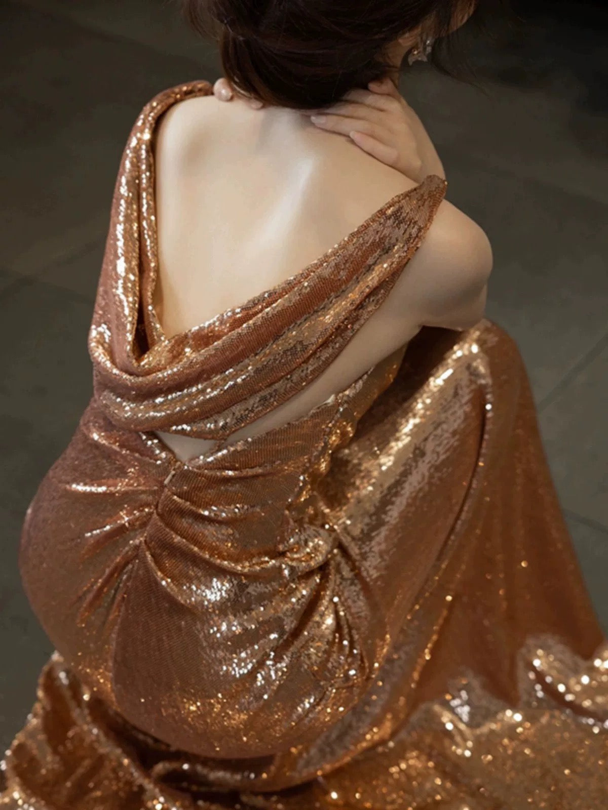 Elegant Sheath Backless Gold Sequin Long Prom Dresses