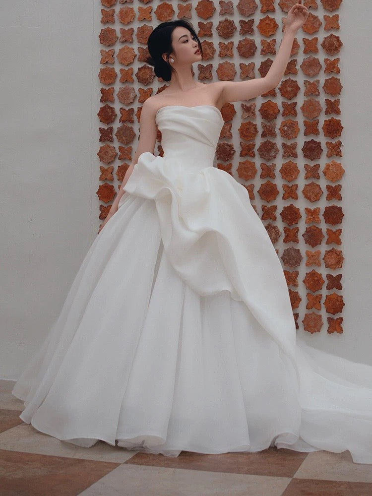 Unique Ball Gown Sweetheart Long Organza White Wedding Dresses