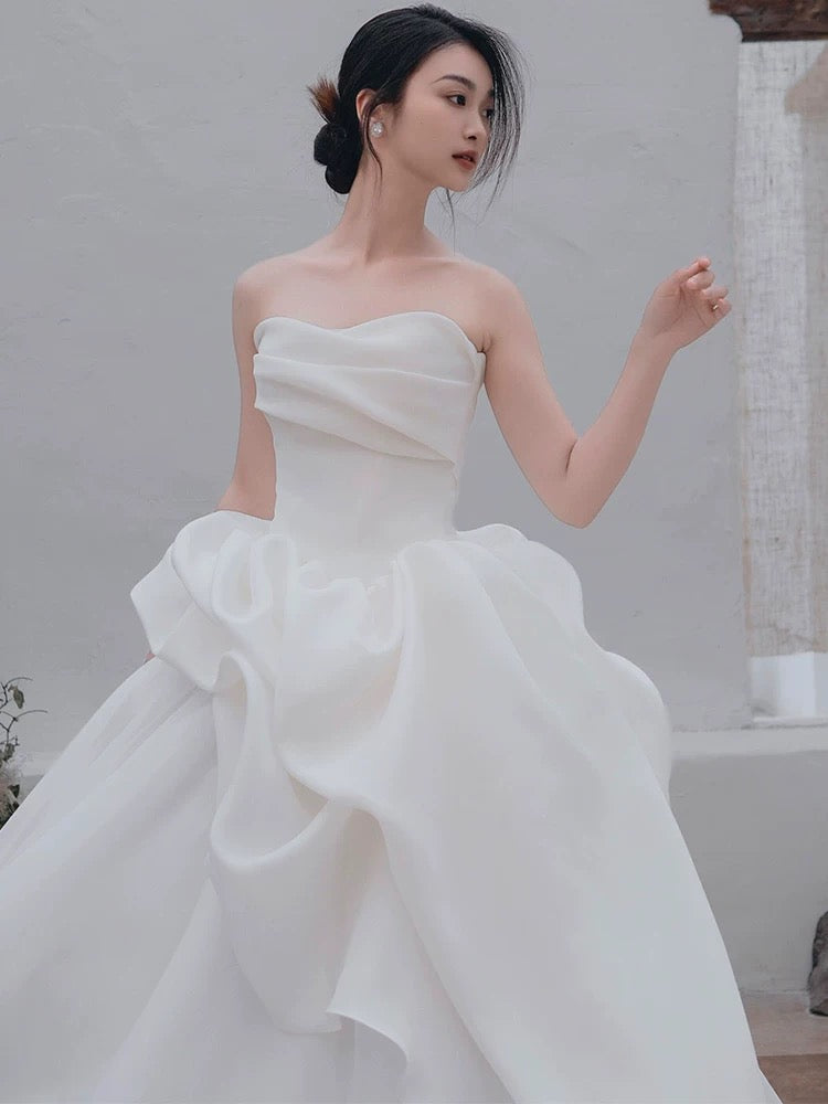 Unique Ball Gown Sweetheart Long Organza White Wedding Dresses