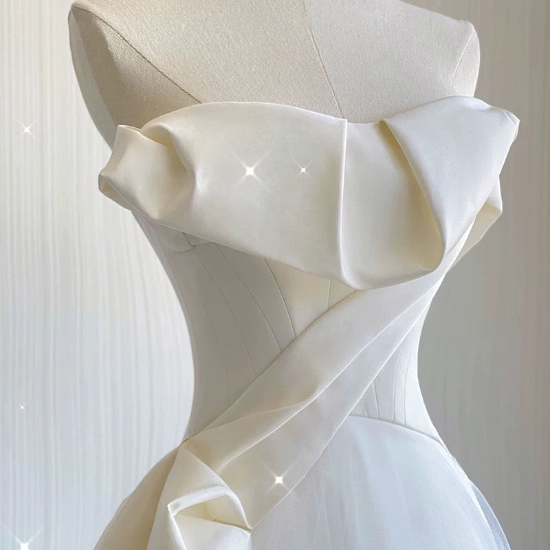 Chic Ball Gown Sweetheart Satin Long White Wedding Dresses