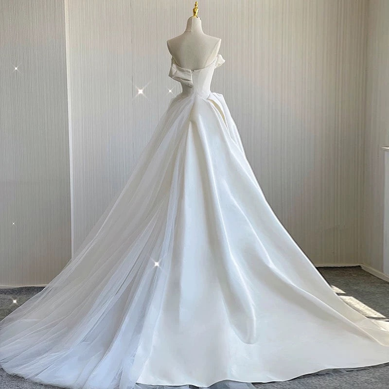 Chic Ball Gown Sweetheart Satin Long White Wedding Dresses