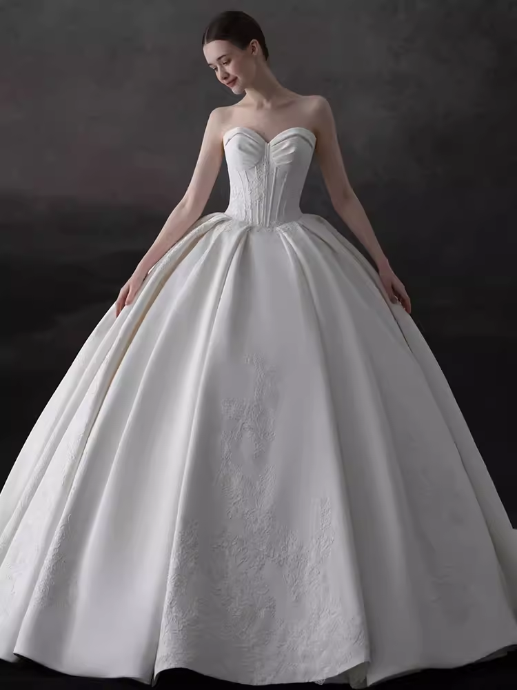 Vintage Ball Gown Sweetheart Satin White Wedding Dresses