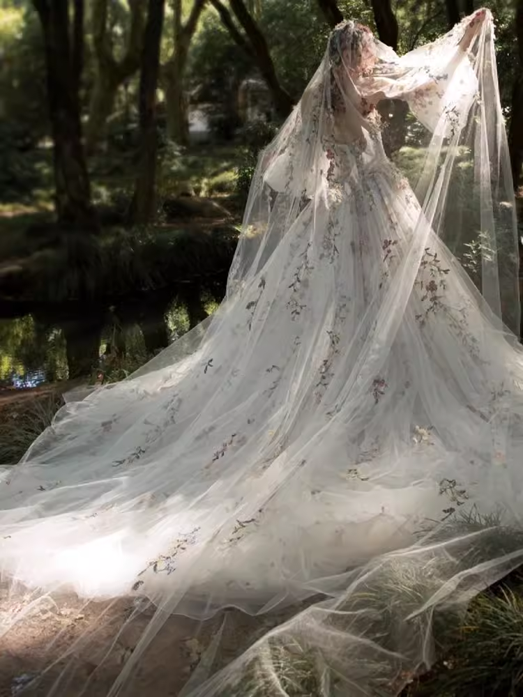 Luxury Ball Gown Off The Shoulder Short Sleeves Flowers Lace Wedding Dress