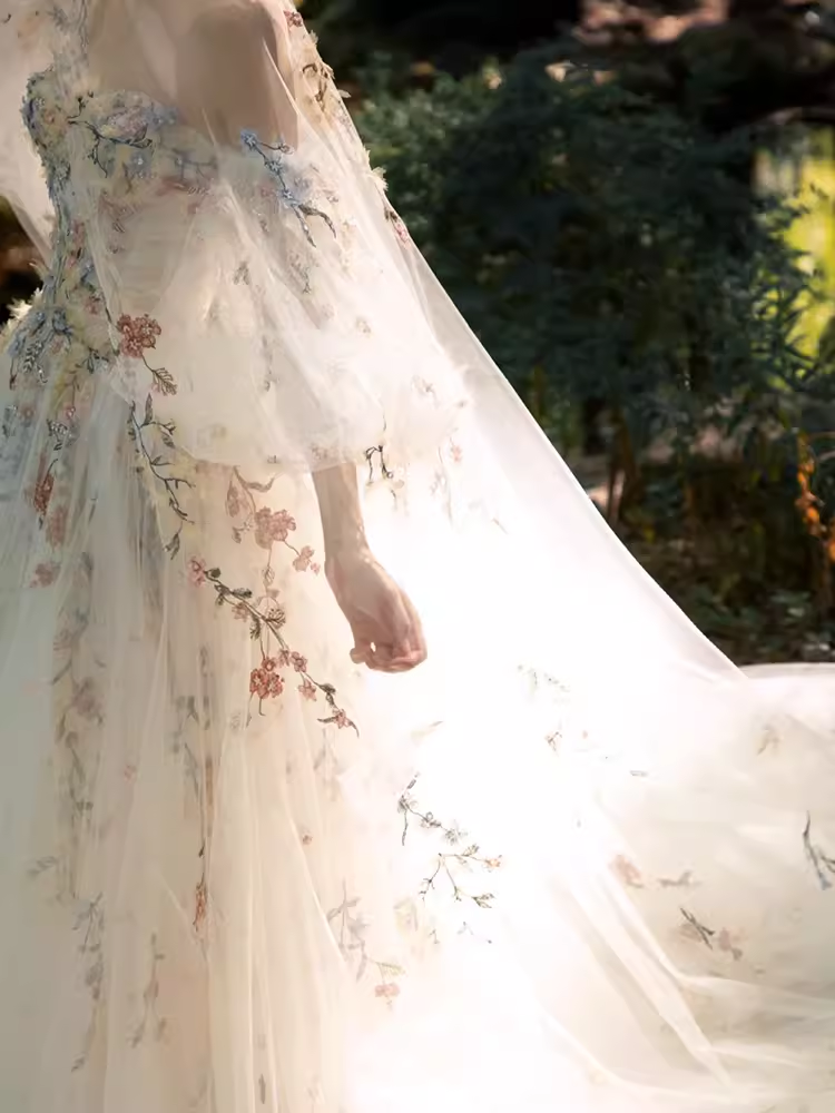 Luxury Ball Gown Off The Shoulder Short Sleeves Flowers Lace Wedding Dress