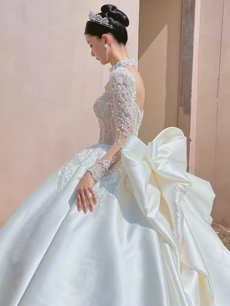 Luxury Ball Gown Long Sleeves White Lace Wedding Dress
