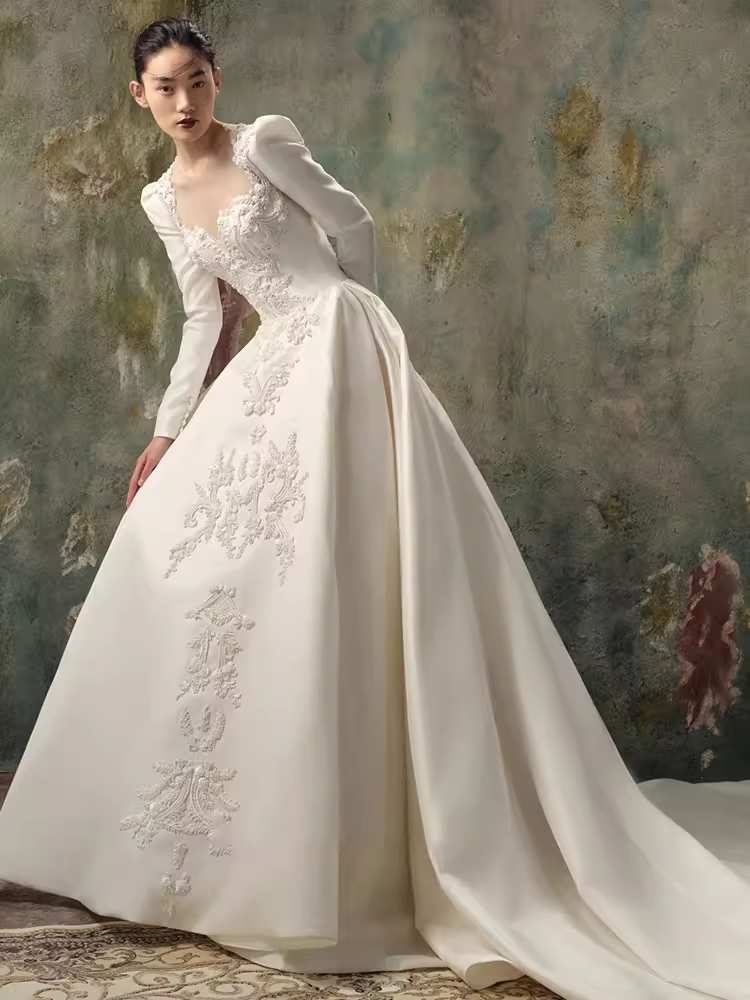 Luxury Ball Gown Long Sleeves White Lace Wedding Dress