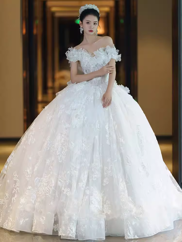 Luxury Ball Gown Off The Shoulder Short Sleeves White Lace Wedding Dress