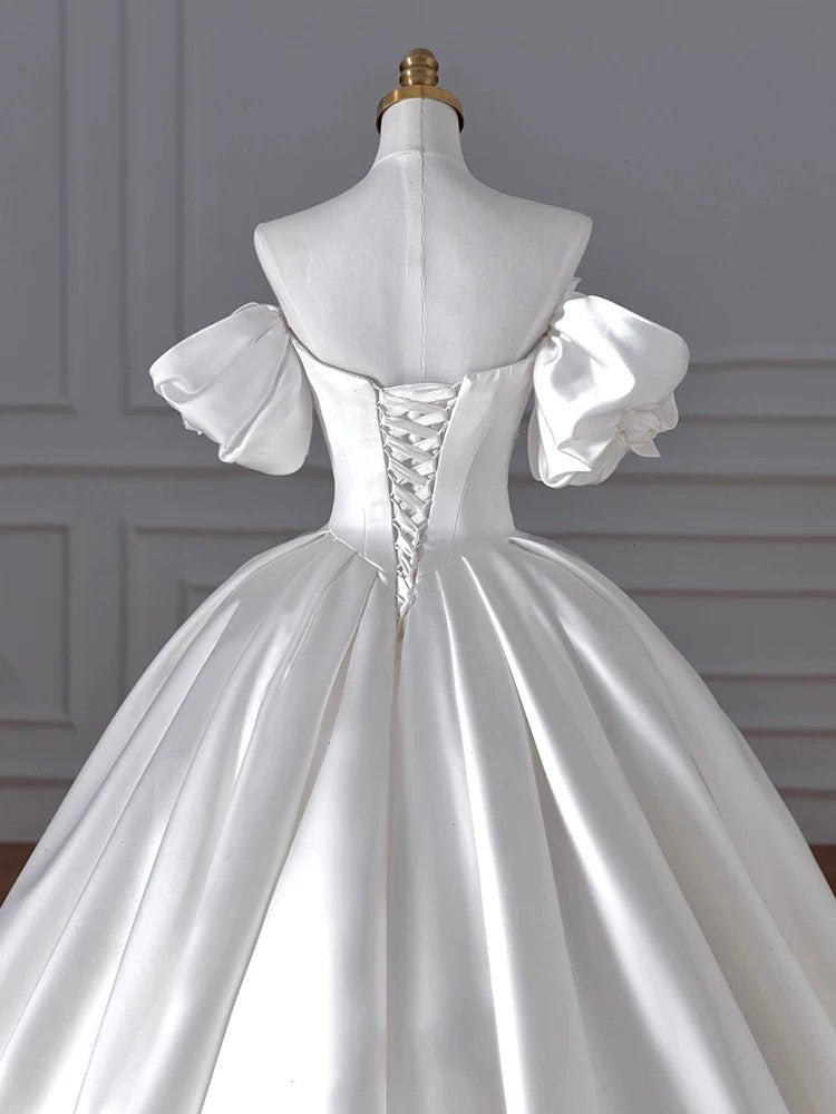 Timeless Ball Gown Sweetheart Long Puffy Sleeves Satin Wedding Dresses With Flowers
