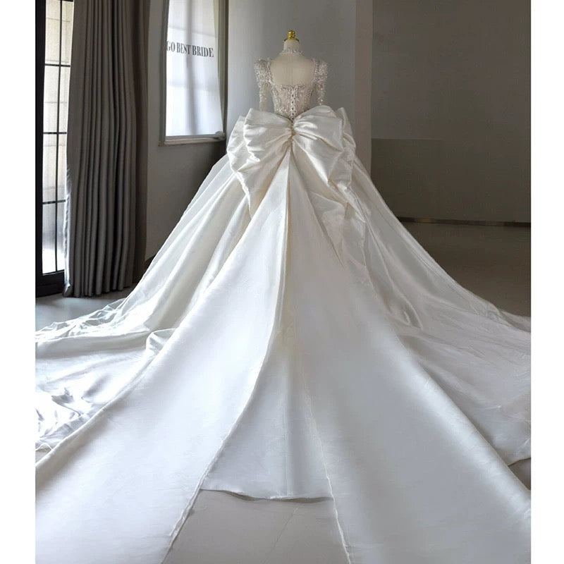 Chic Ball Gown Sweetheart White Long Sleeves Satin Wedding Dresses With Beads Bow