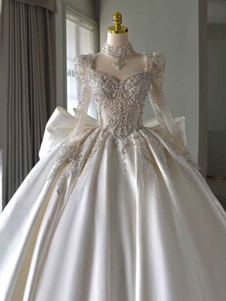 Chic Ball Gown Sweetheart White Long Sleeves Satin Wedding Dresses With Beads Bow