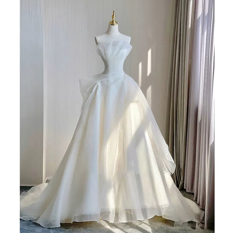 Timeless Ball Gown Strapless Tulle Long White Wedding Dresses With Ruffles
