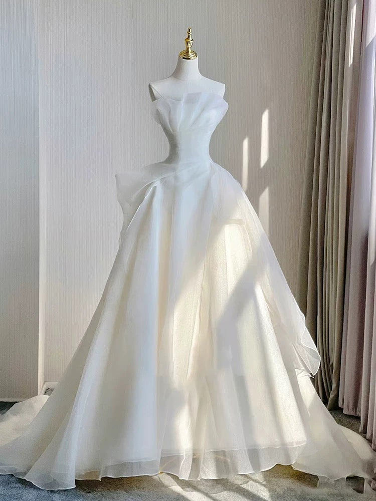 Timeless Ball Gown Strapless Tulle Long White Wedding Dresses With Ruffles