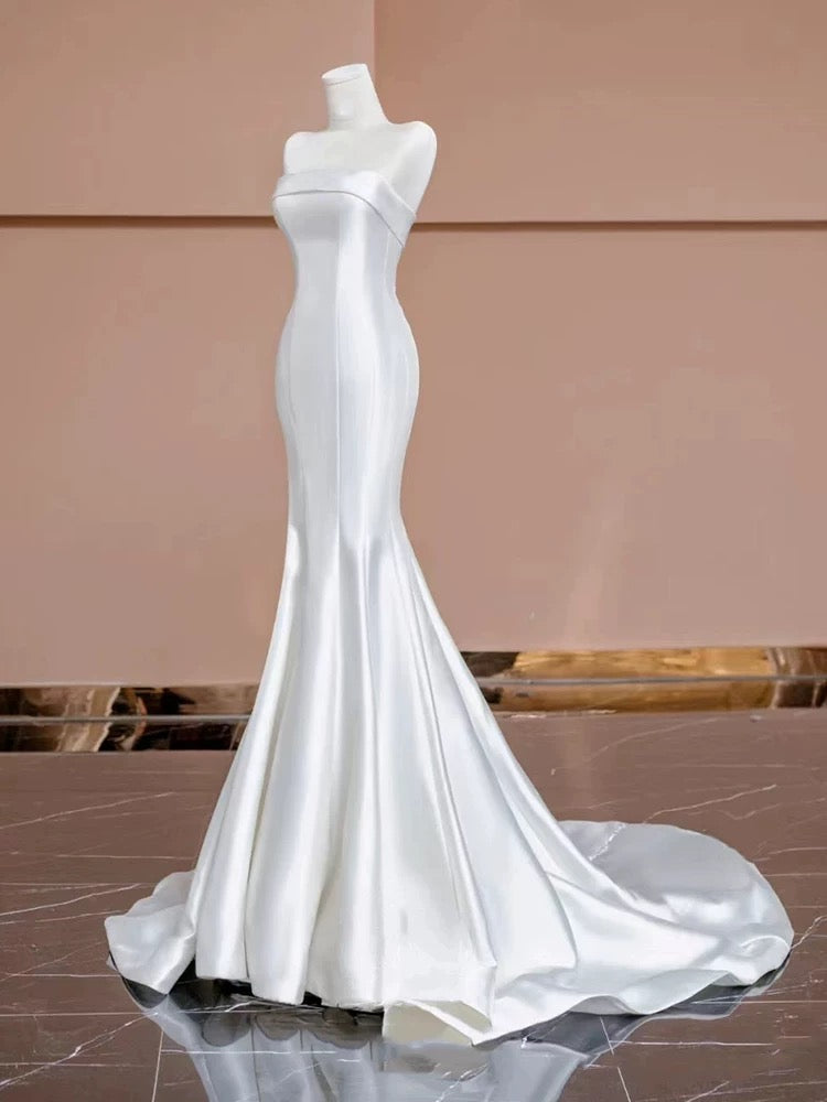 Timeless Mermaid Strapless Satin Long White Wedding Dresses With Buttons