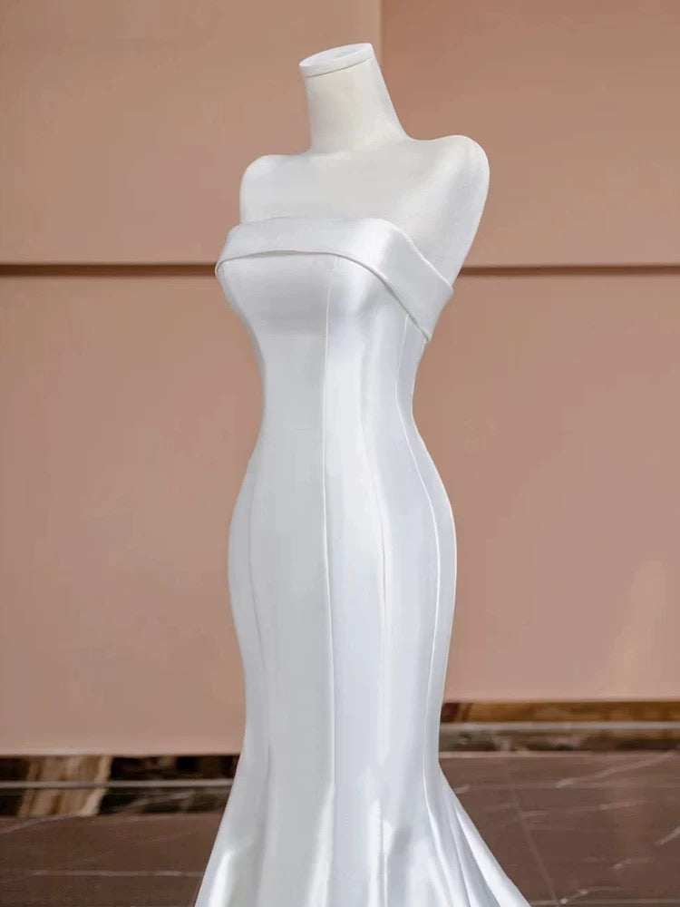 Timeless Mermaid Strapless Satin Long White Wedding Dresses With Buttons