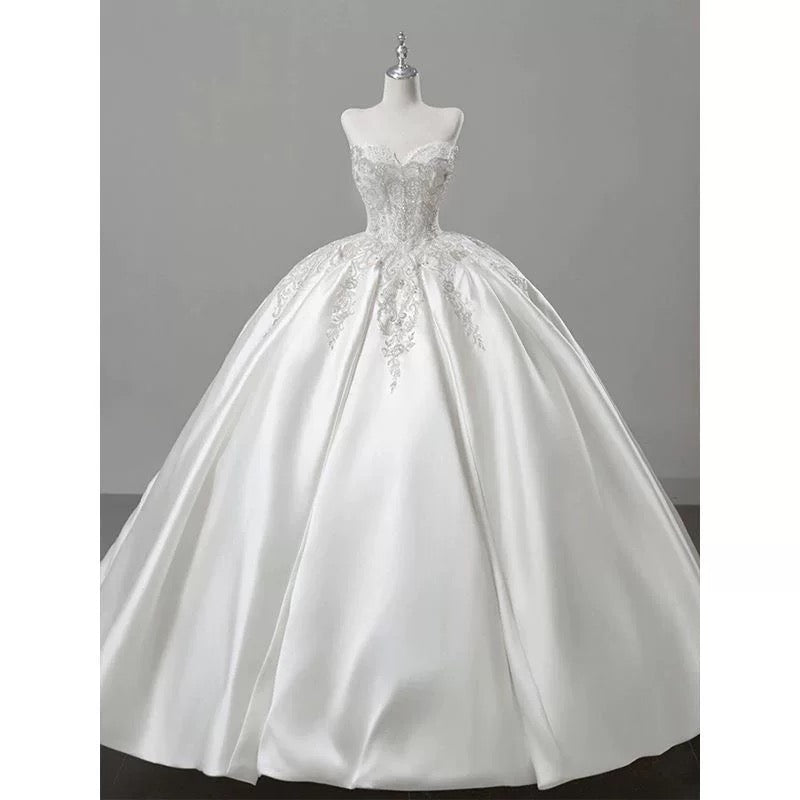 Dreamy Ball Gown Sweetheart Sleeveless White Lace Wedding Dresses With Beads