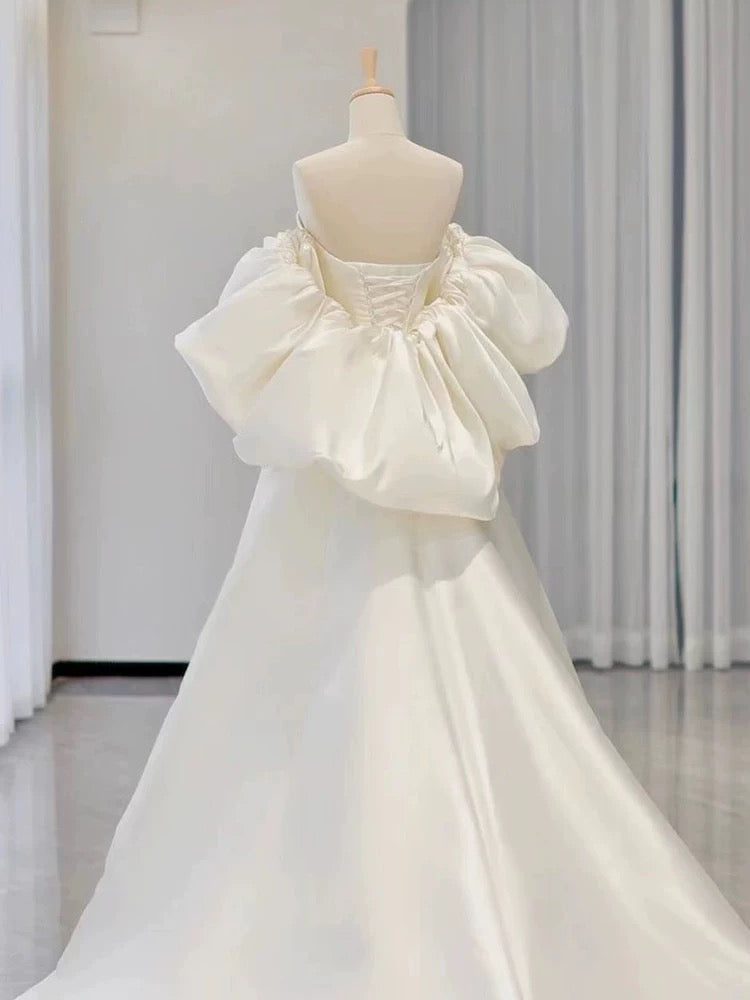 Simple Ball Gown Sweetheart Short Sleeves White Satin Wedding Dresses