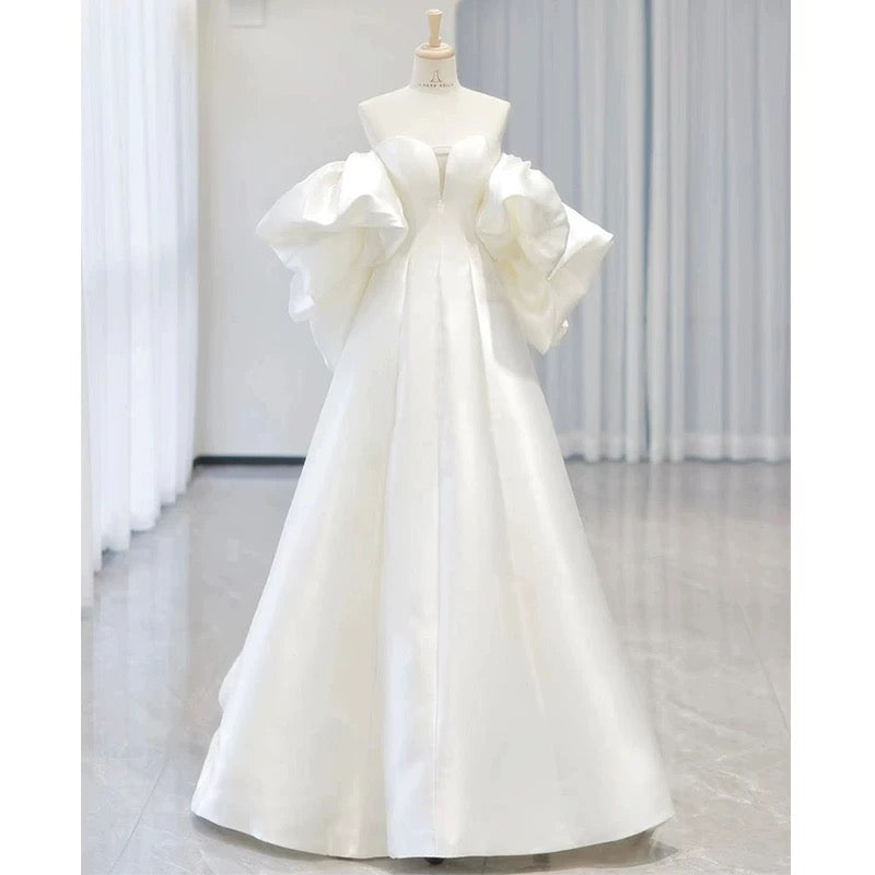 Simple Ball Gown Sweetheart Short Sleeves White Satin Wedding Dresses