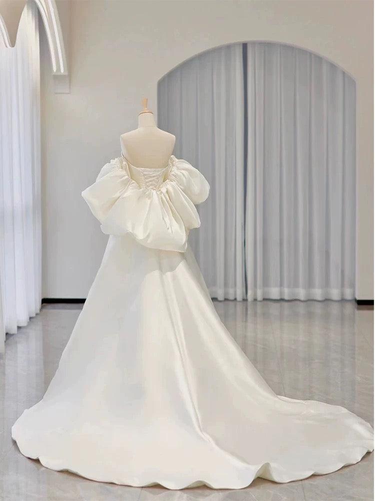 Simple Ball Gown Sweetheart Short Sleeves White Satin Wedding Dresses