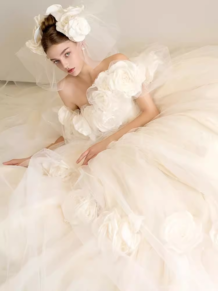 Luxury Ball Gown Short Sleeves Tulle White Wedding Dress
