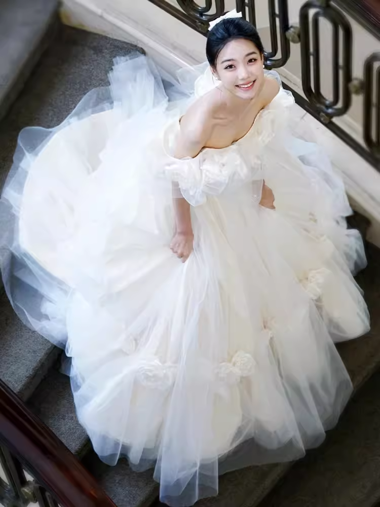 Luxury Ball Gown Short Sleeves Tulle White Wedding Dress