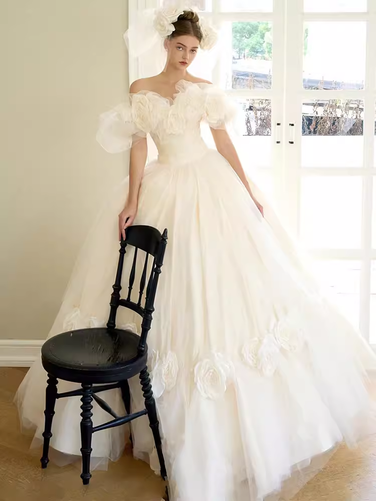 Luxury Ball Gown Short Sleeves Tulle White Wedding Dress