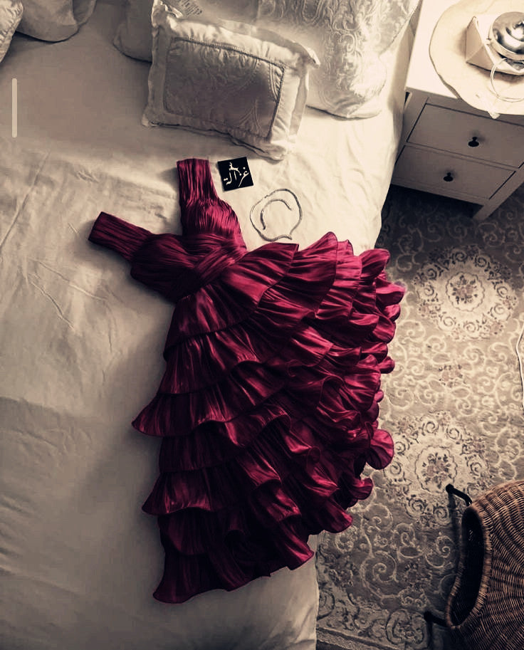 Vintage Ball Gown V Neckline Burgundy Homecoming Dress Ruffles Layers Birthday Dresses