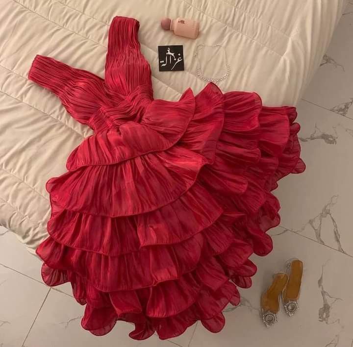 Vintage Ball Gown V Neckline Red Homecoming Dress Ruffles Layers Birthday Outfits