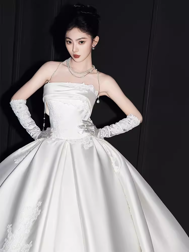 Elegant Ball Gown Strapless neckline Sleeveless Satin Wedding Dresses