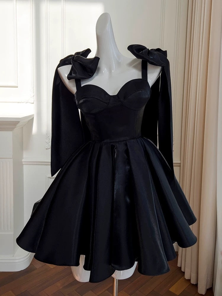 Modest A line Straps Black Short Homecoming Dresses Birthday Outfits With Bow