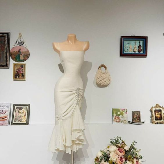 Classic Sheath Spaghetti Straps Ivory Prom Dress With Ruffles