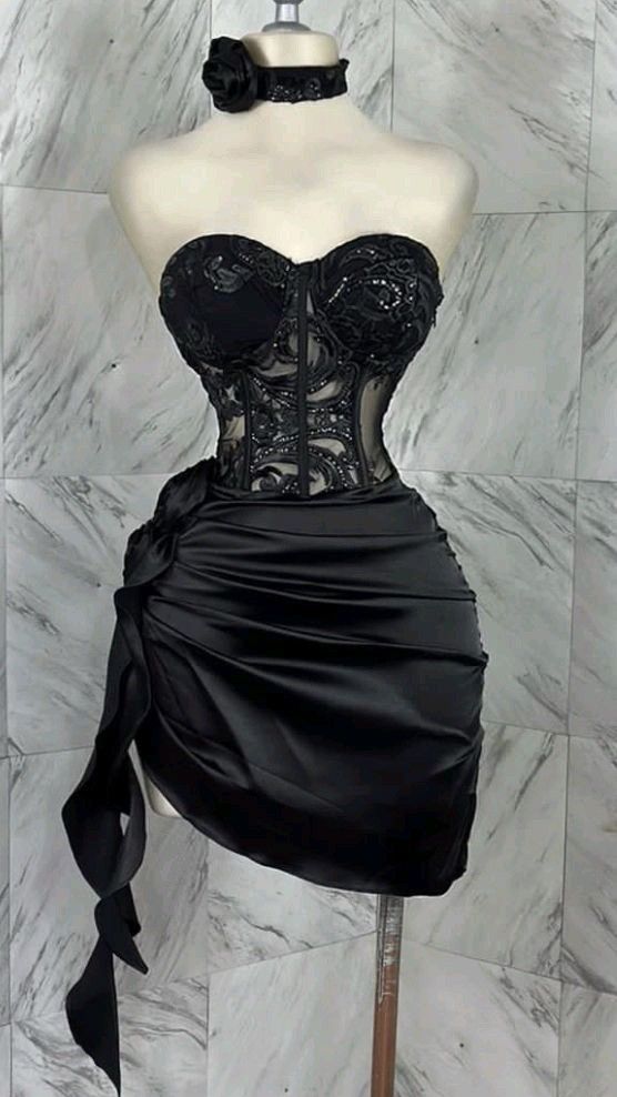 Sexy Sheath Strapless Black Lace Short Birthday Outfits Satin Homecoming Dresses