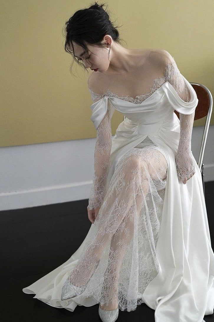 Romantic A line Scoop Neckline Lace Long Wedding Dresses