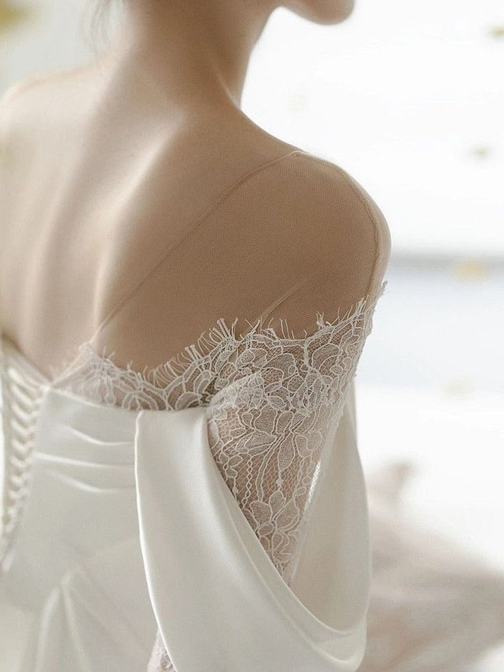 Romantic A line Scoop Neckline Lace Long Wedding Dresses