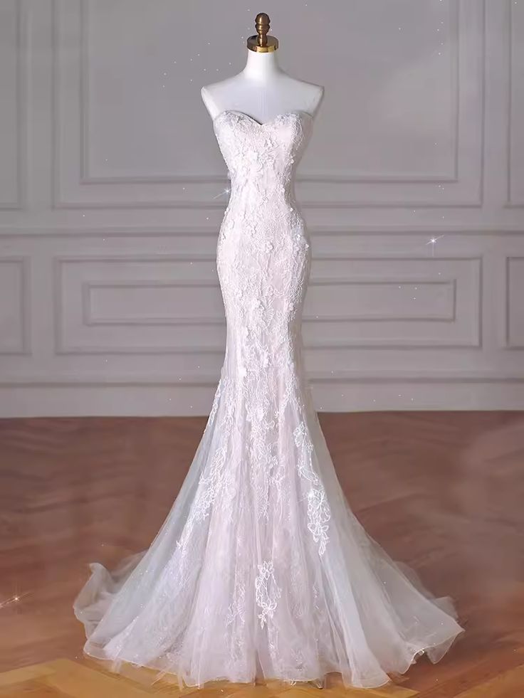 Vintage Mermaid Strapless Long White Lace Wedding Dresses