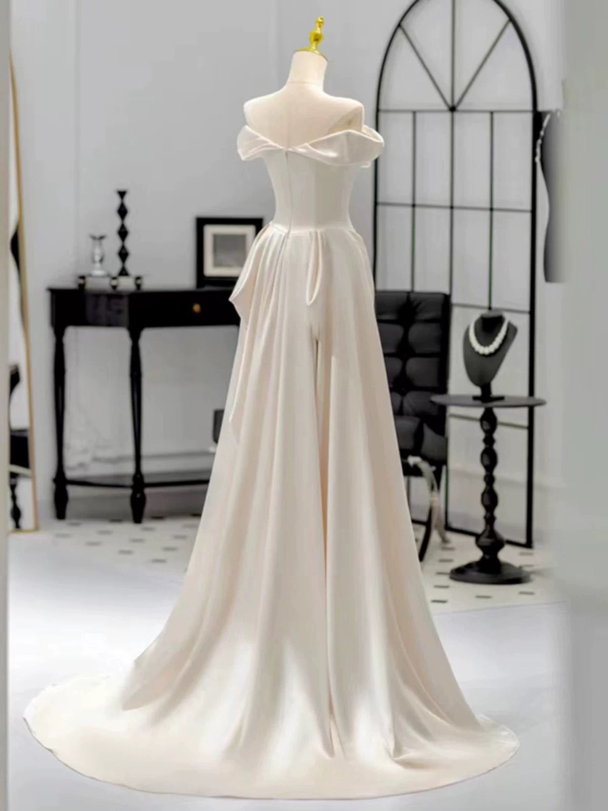 Chic Mermaid Strapless Short Sleeves White Satin Wedding Dresses With Ruffles