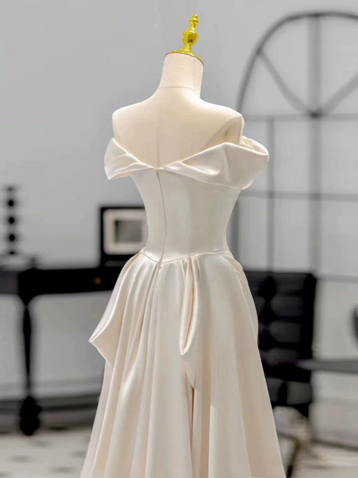 Chic Mermaid Strapless Short Sleeves White Satin Wedding Dresses With Ruffles