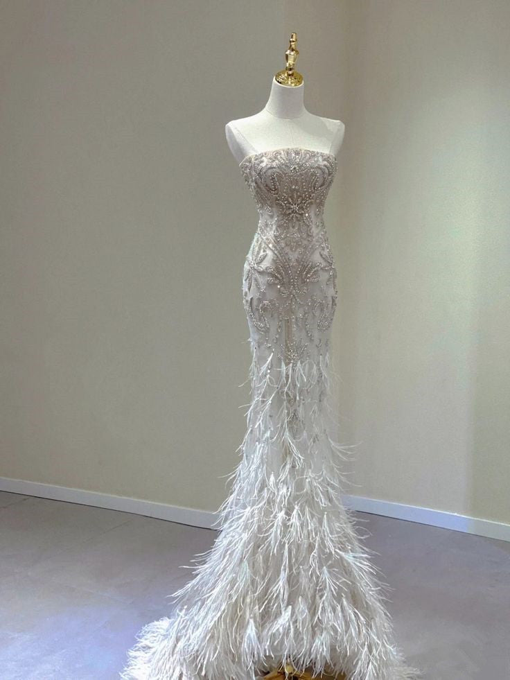 Chic Mermaid Strapless Sleeveless White Long Wedding Dresses With Feather