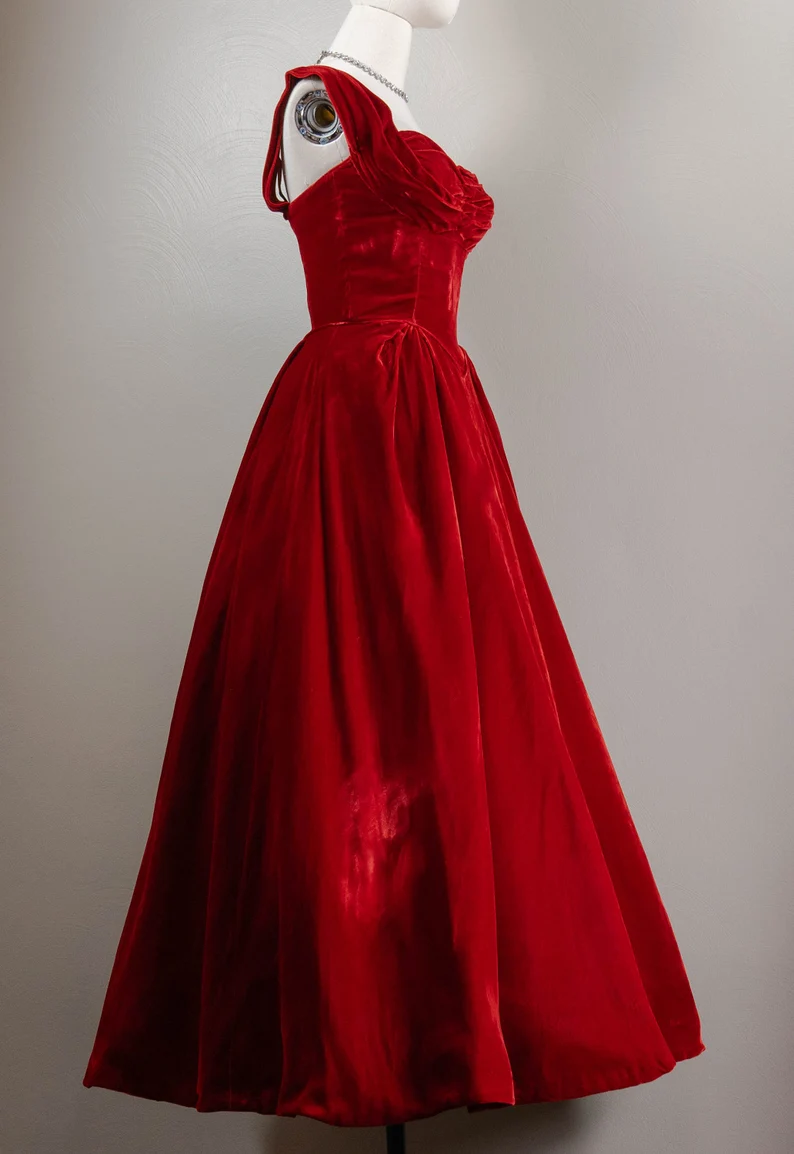 Vintage Ball Gown Sweetheart Red Velvet Prom Dresses Birthday Outfits