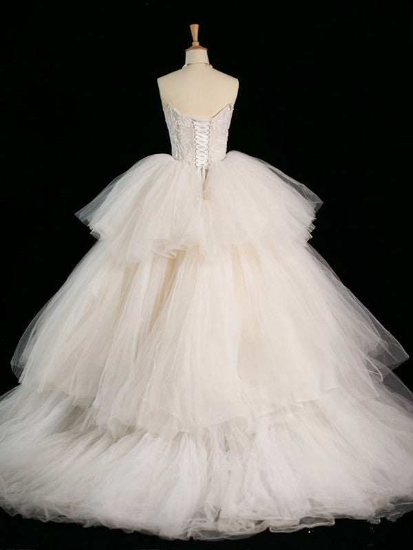 Chic Ball Gown Strapless Sleeveless White Tulle Wedding Dresses With Ruffles