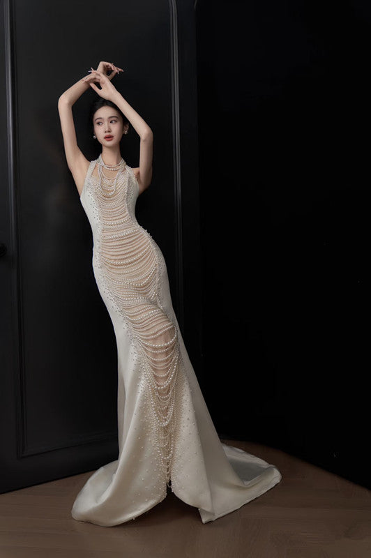 Chic Mermaid Halter Sleeveless White Satin Wedding Dresses With Pearls