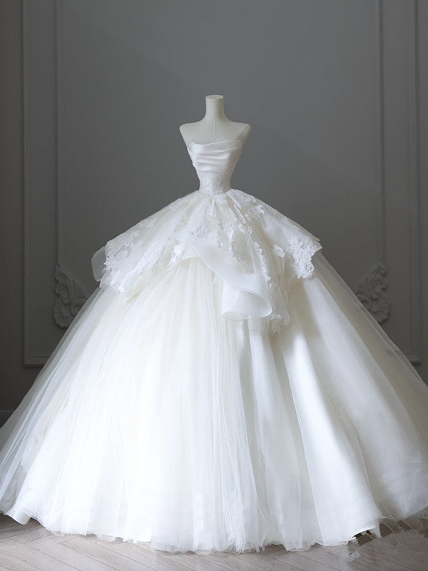 Chic Ball Gown Strapless White Sleeveless Lace Satin Wedding Dresses With Ruffles