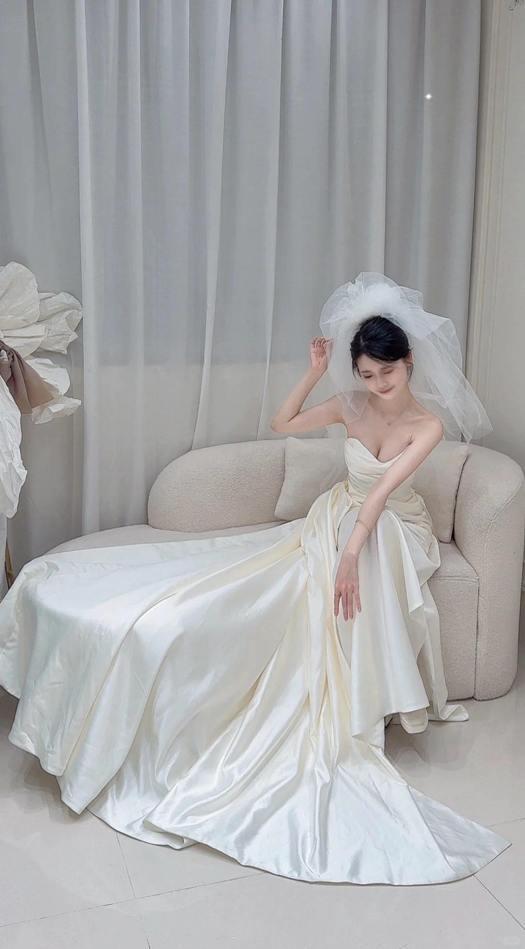 Chic A Line Strapless White Satin Pleated With Veil Long Wedding Dresses