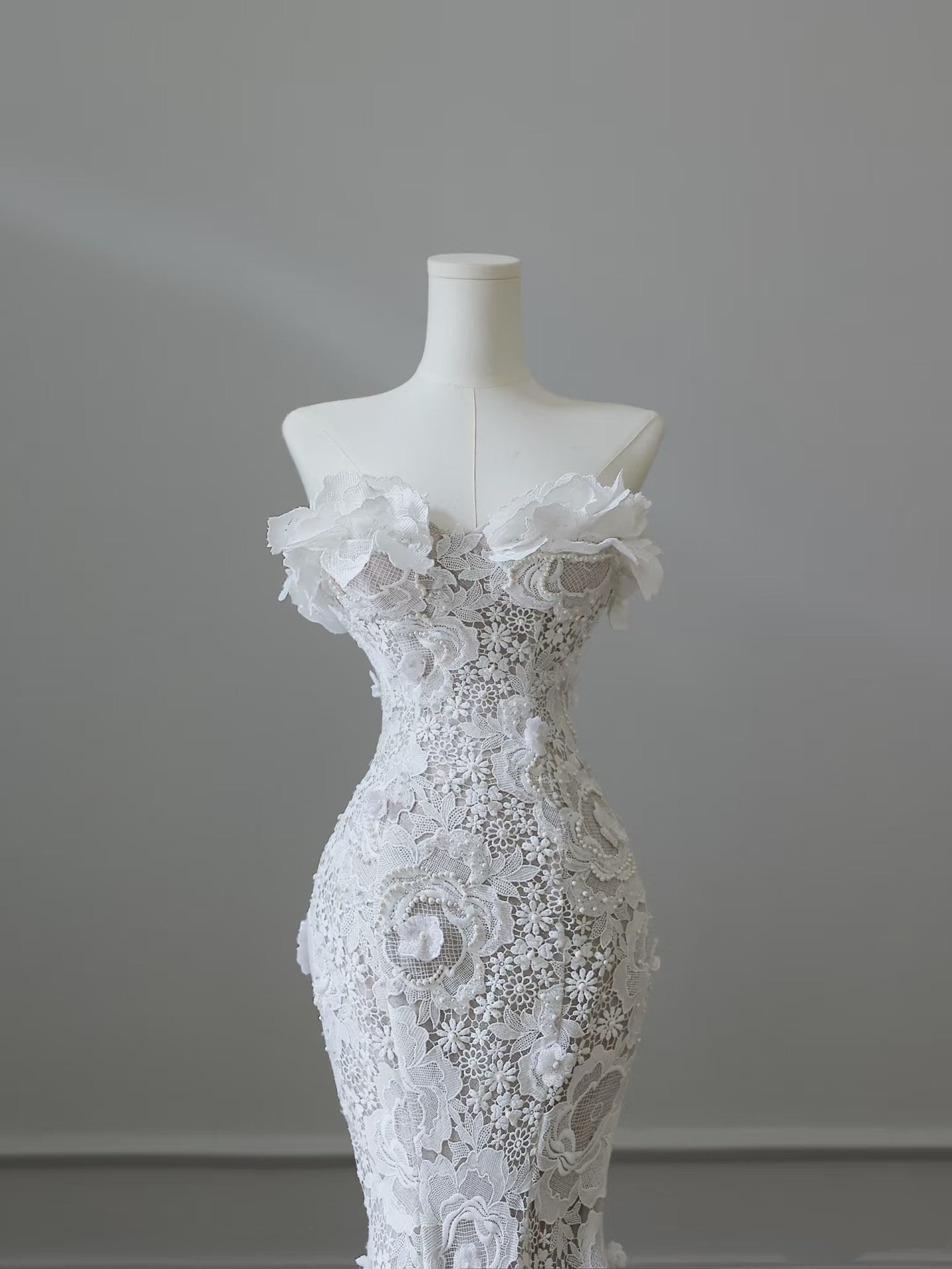 Princess Mermaid Strapless White Lace Long Wedding Dresses Brides Dress