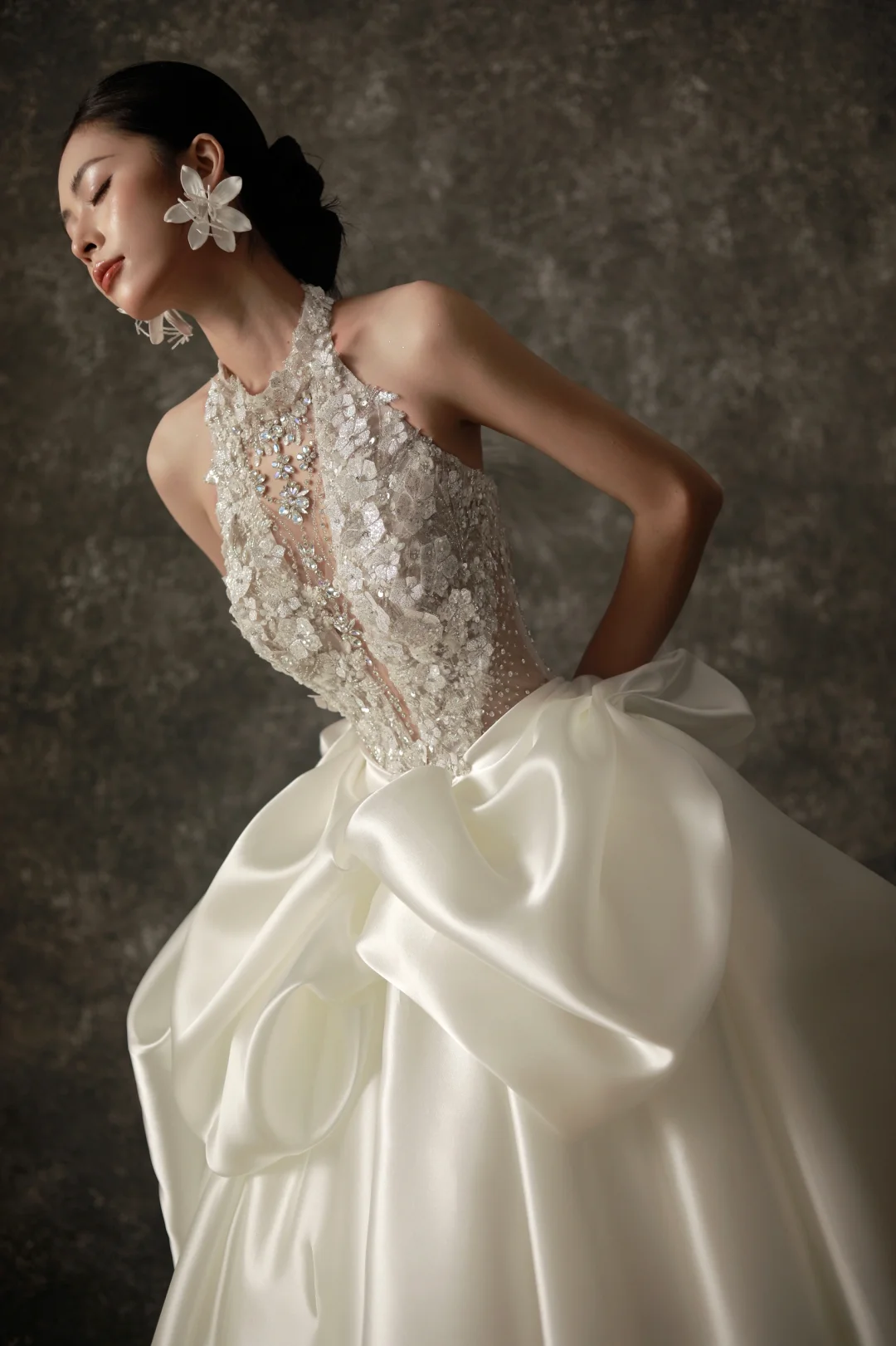 Unique Ball Gown Halter Ivory Satin Applique Long Wedding Dresses
