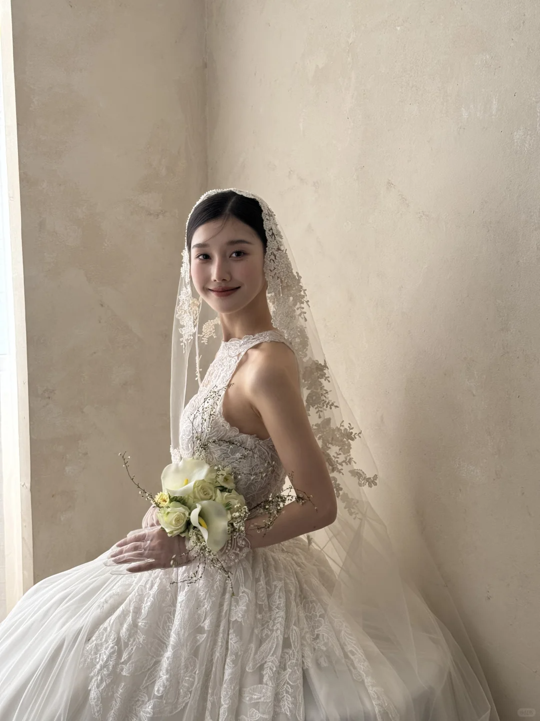 Vintage Ball Gown Halter White Tulle Lace With Veil Gloves Long Wedding Dresses